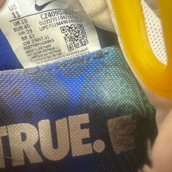 Nike Multicolor Sneakers with Pink and Green Accents - Picture 16 of 16